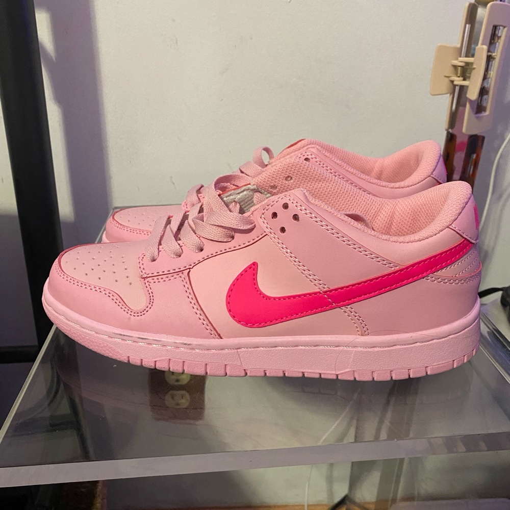 - Nike Dunk Low Triple Pink